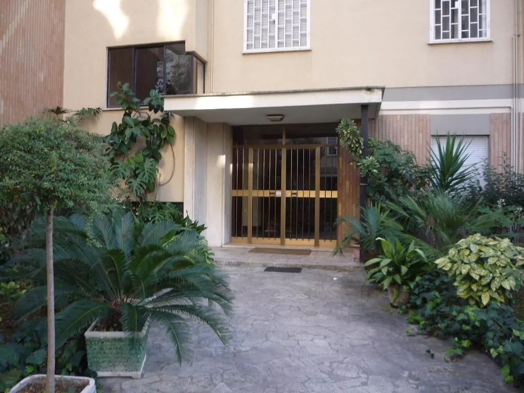 B&B Serafini Rome Bed & Breakfast